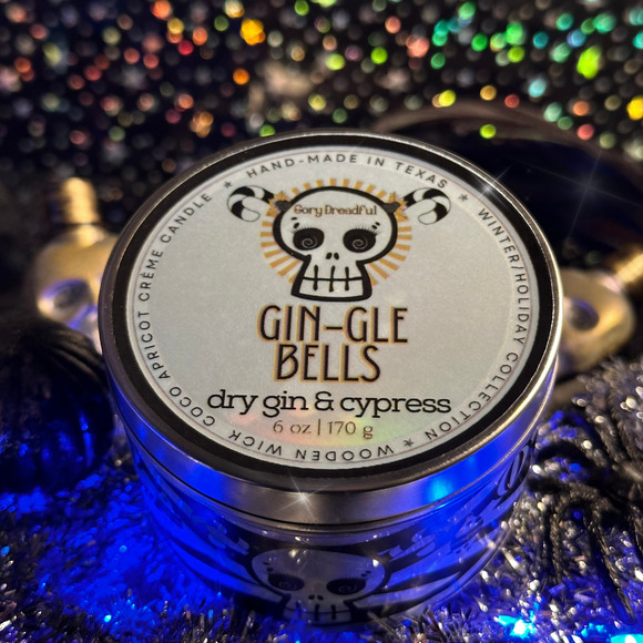 Gin-gle Bells Luxury Crackling Wooden Wick Candle Tin: Dry Gin & Cypress Scent - Picture 1 of 5